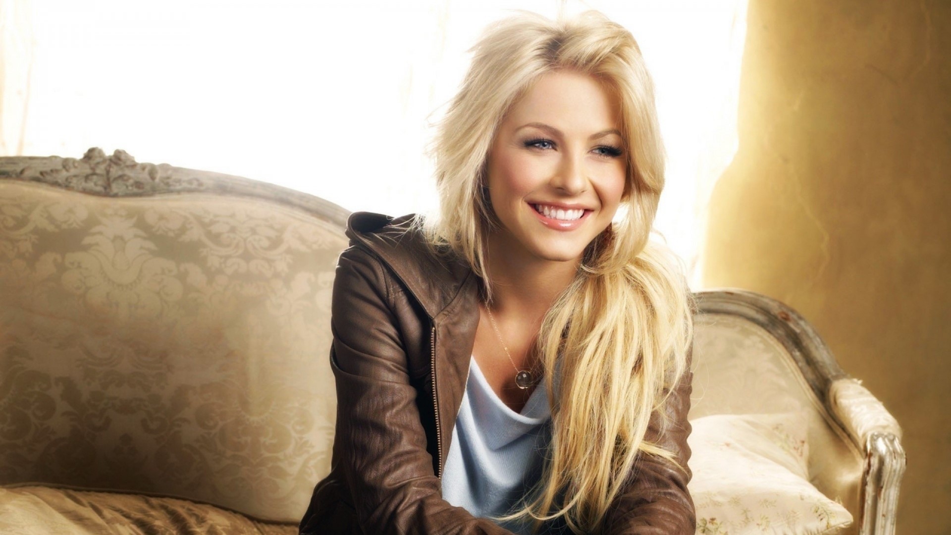 Young woman with blonde hair wearing a brown jacket HD Wallpaper