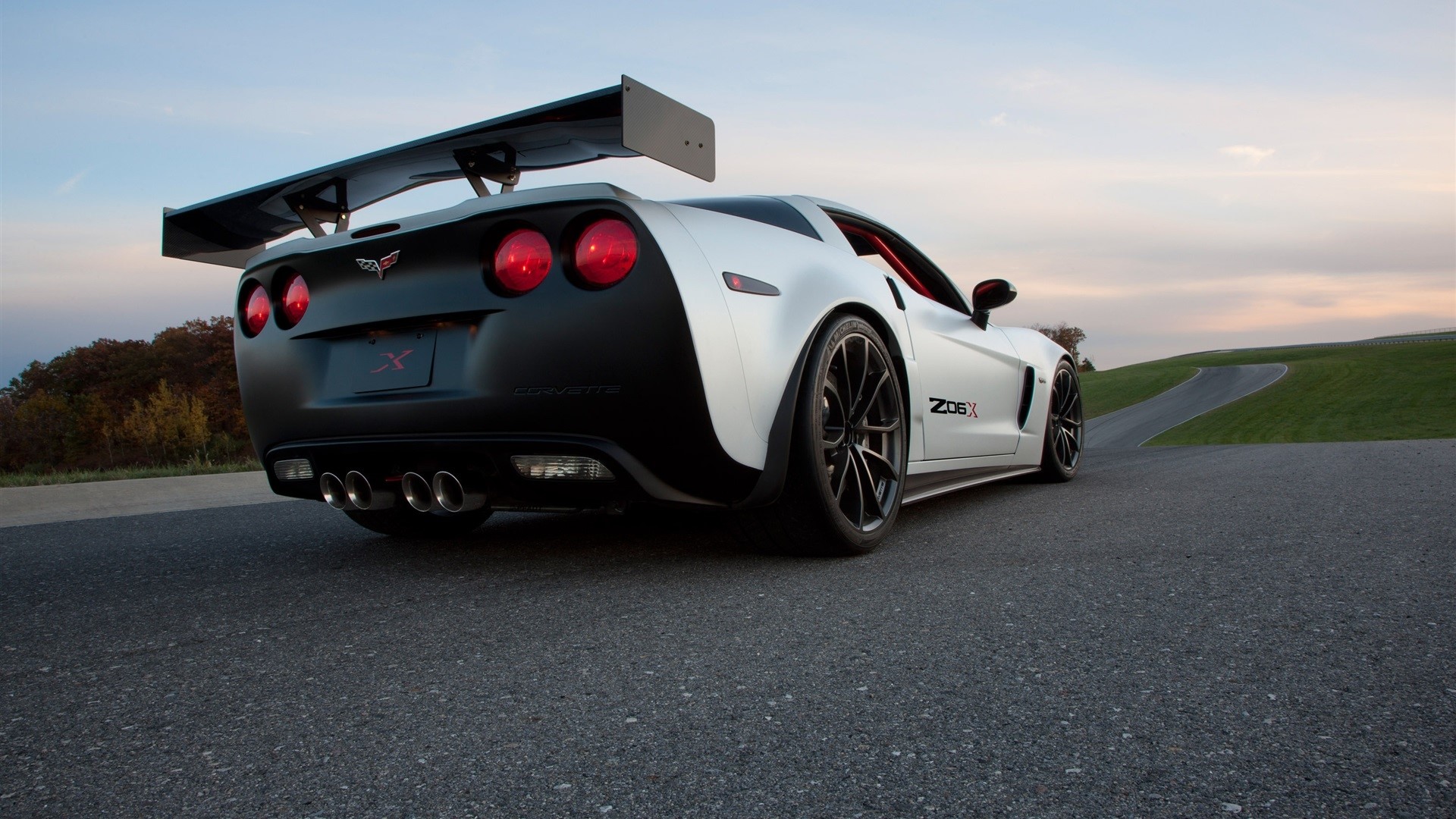 Chevrolet Corvette Z06X with large rear spoiler HD Wallpaper
