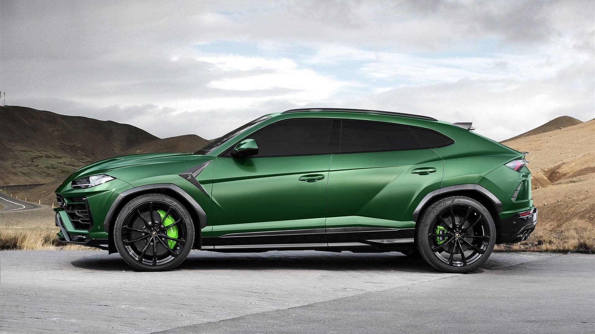 Green Lamborghini Urus SUV HD Wallpaper