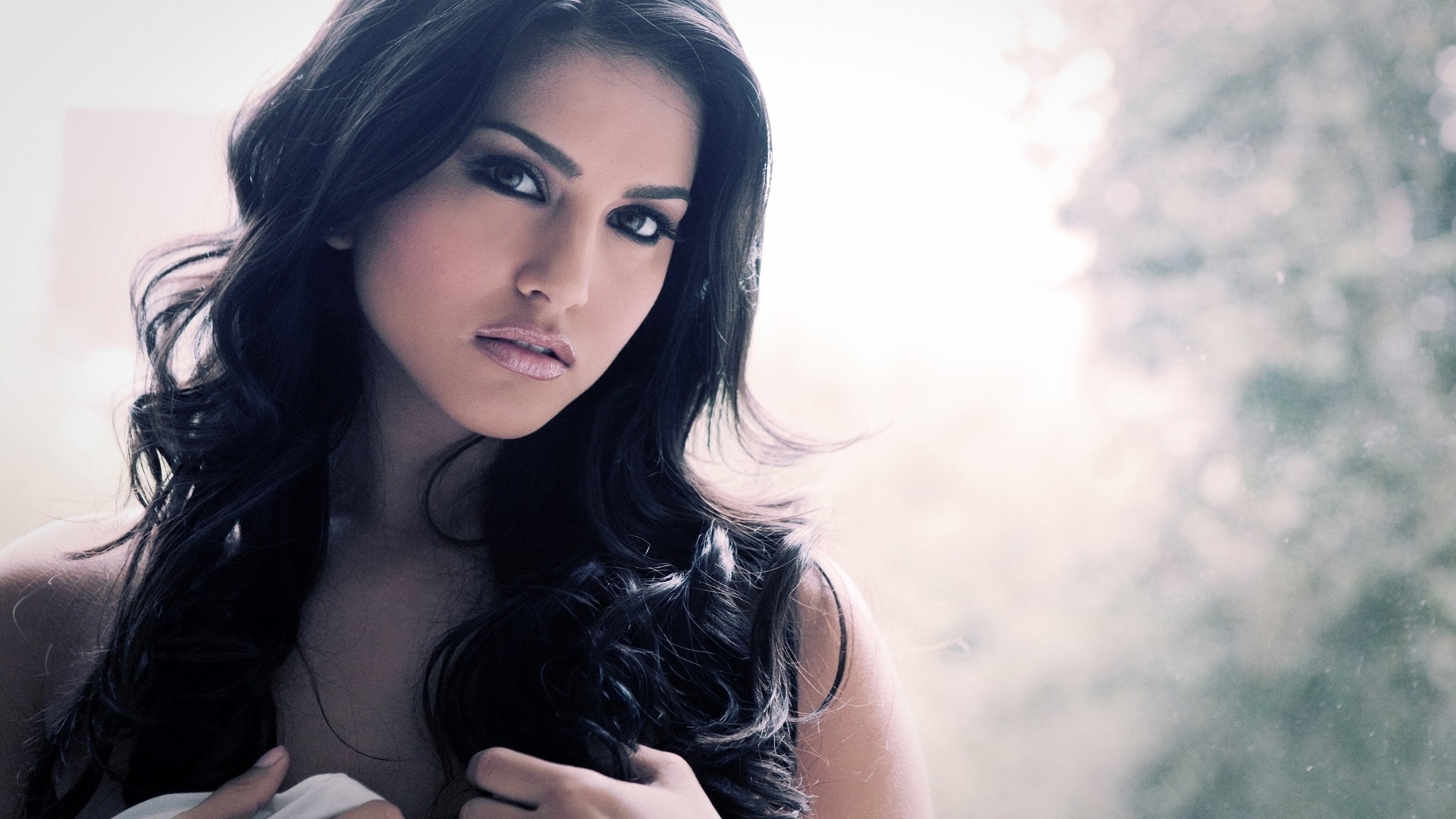 Sunny Leone HD Wallpaper