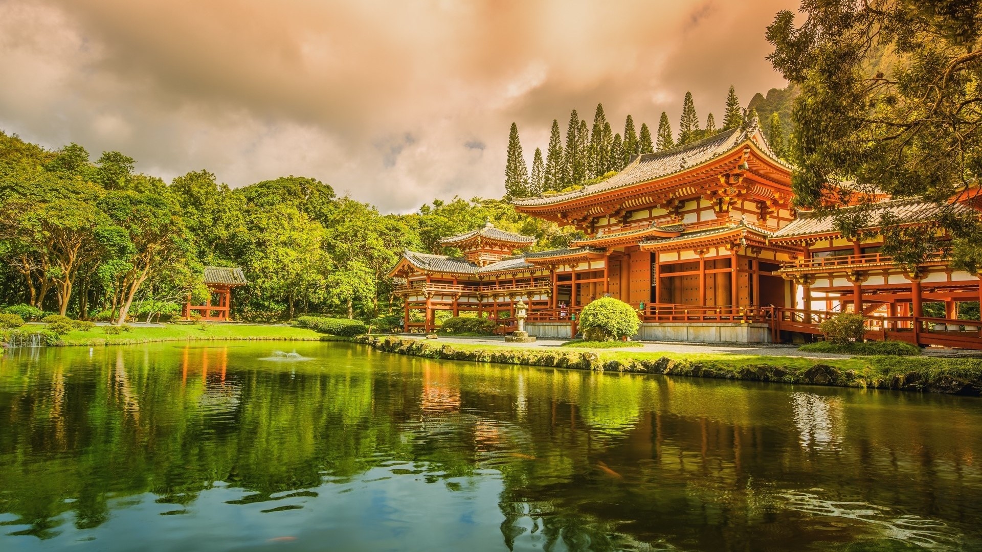 Byodo-In Temple by the lake HD Wallpaper