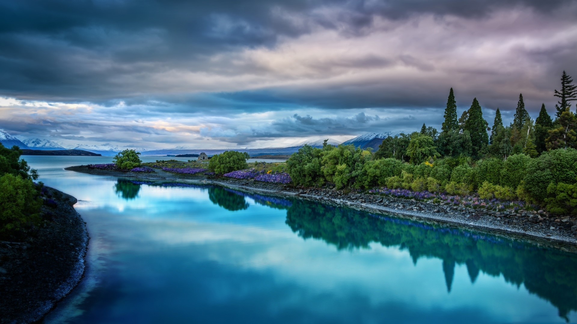 Lake Tekapo with Mountains and Cloudy Sky HD Wallpaper