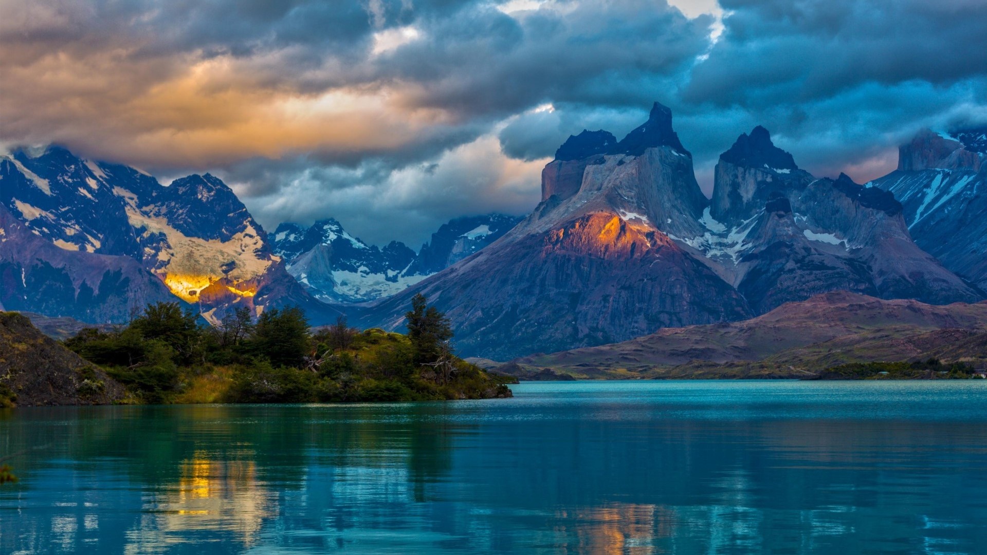 Torres del Paine National Park lake and mountains HD Wallpaper