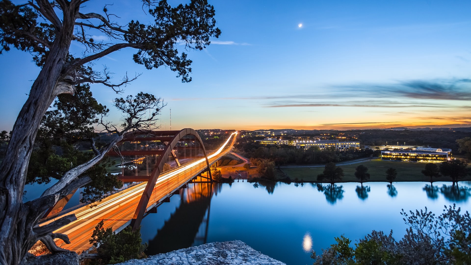 Pennybacker Bridge over Lake Austin at dusk HD Wallpaper