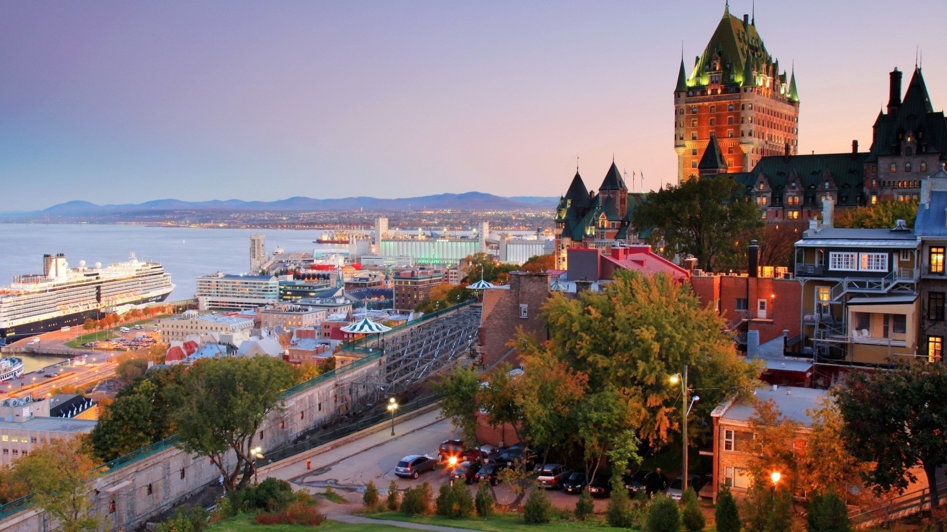 Quebec City with Fairmont Le Chateau Frontenac and Cruise Ship HD Wallpaper