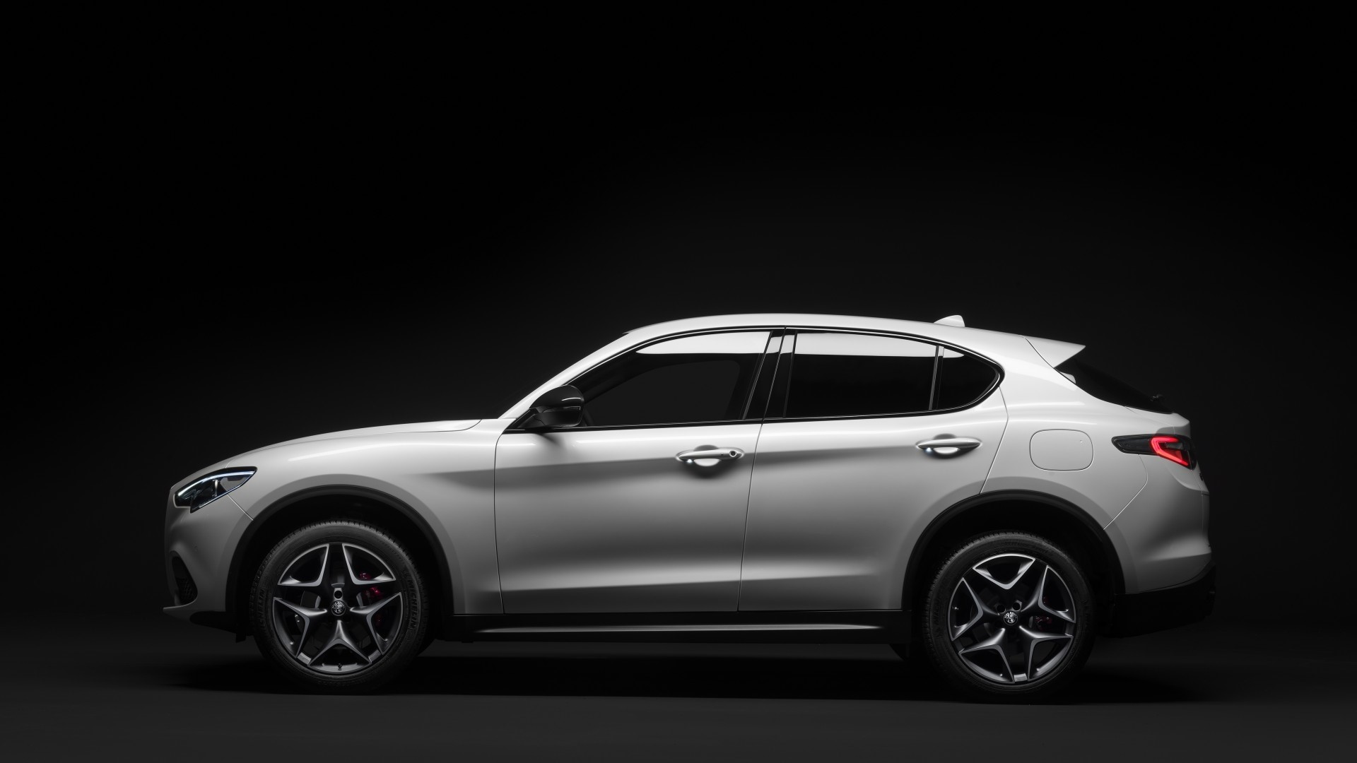 Alfa Romeo Stelvio SUV HD Wallpaper