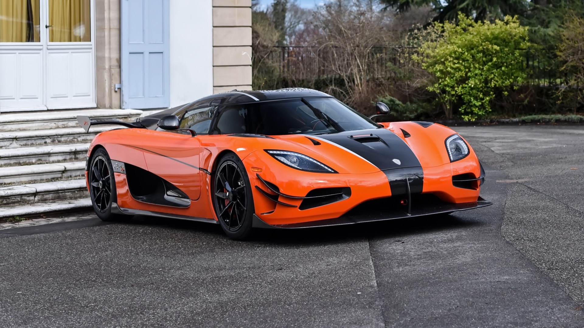 Orange and black Koenigsegg Agera sports car HD Wallpaper
