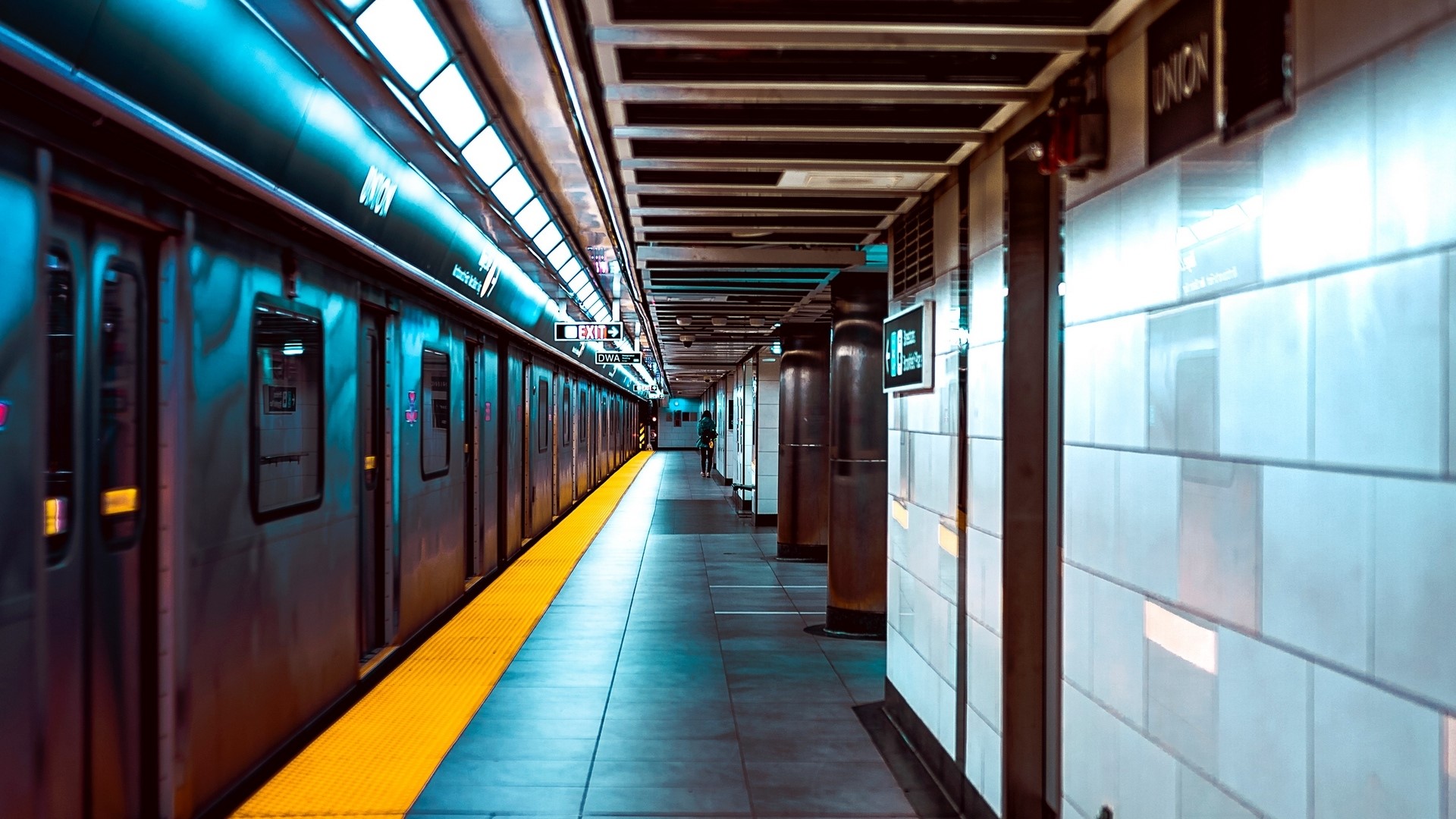 Union Metro Station with Train HD Wallpaper