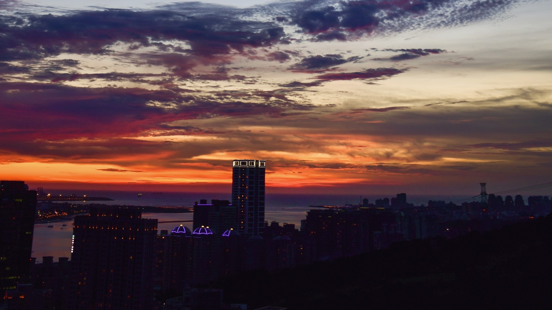City skyline at dusk with colorful clouds HD Wallpaper