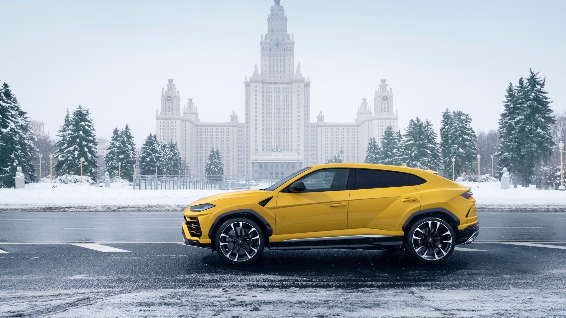 Yellow Lamborghini Urus in Moscow during winter HD Wallpaper