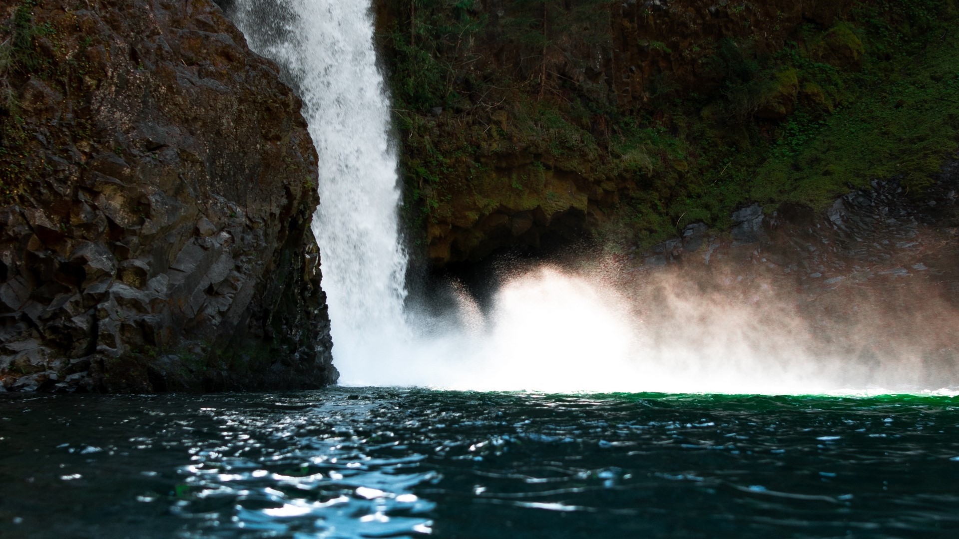 Waterfall cascading into a dark pool HD Wallpaper