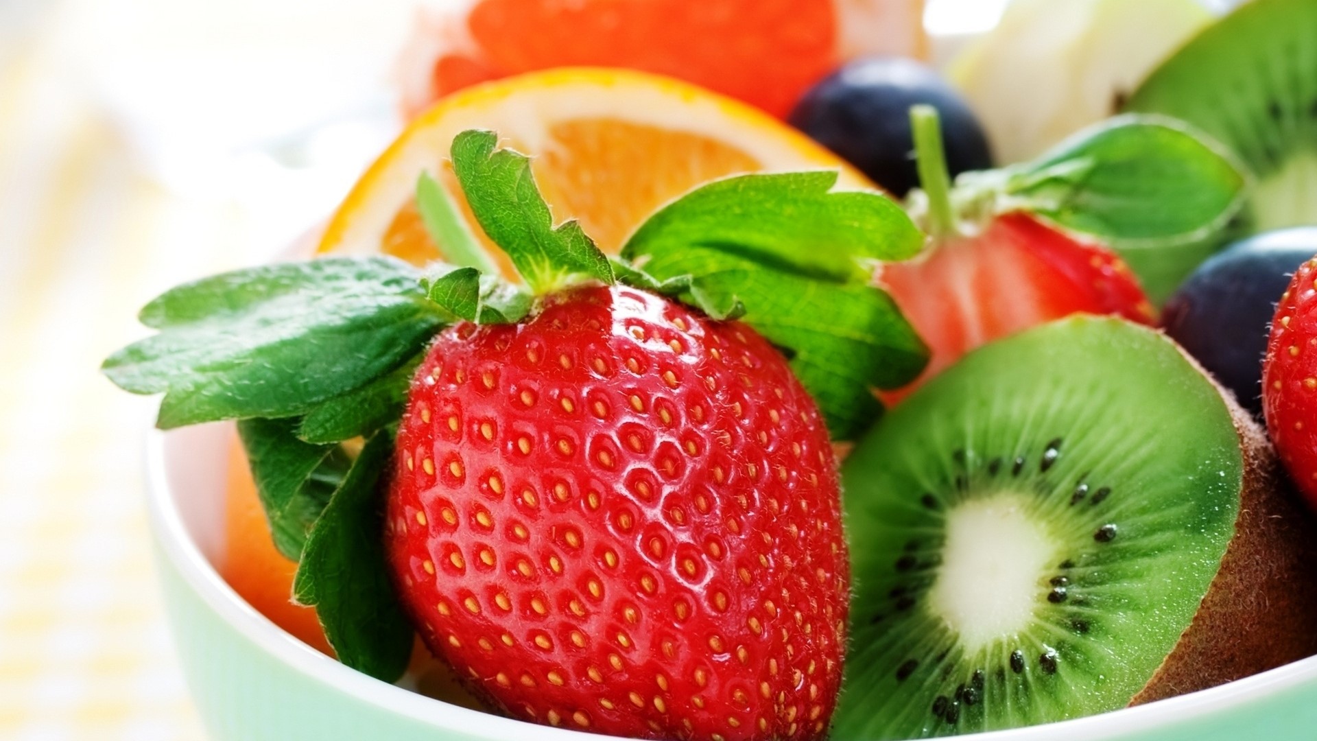 Strawberry with kiwi and orange slices HD Wallpaper