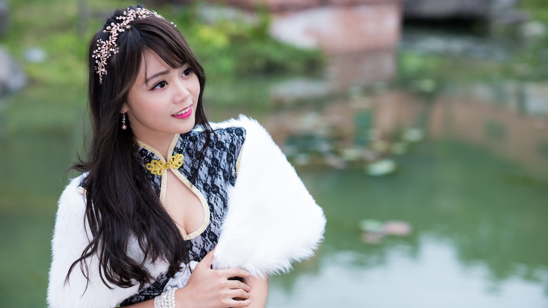 Asian model in traditional dress HD Wallpaper