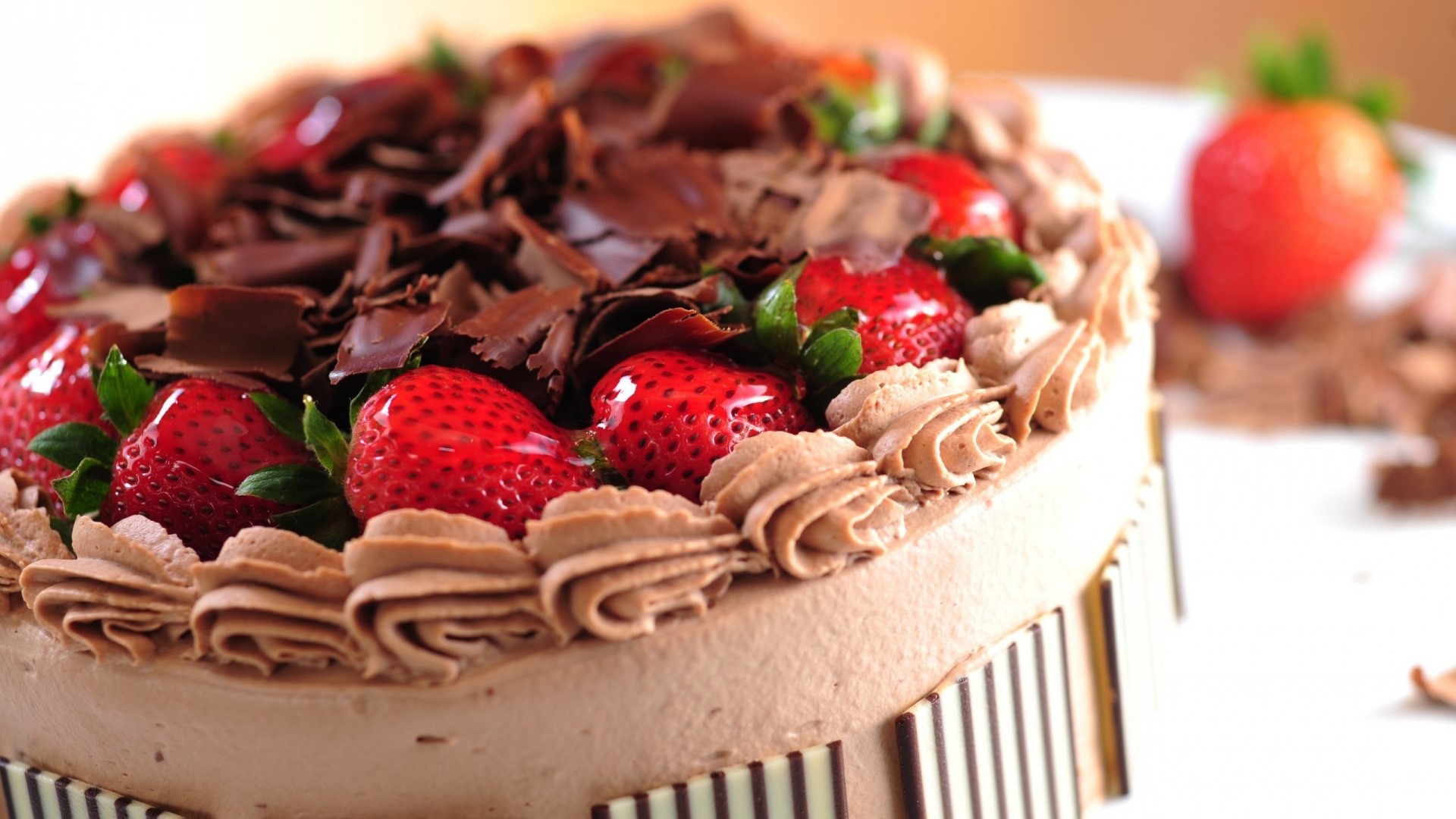 Chocolate cake with strawberries and chocolate shavings HD Wallpaper
