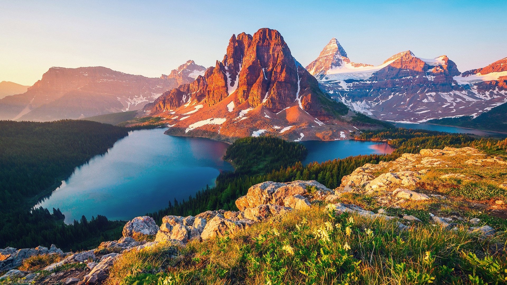Mountain peaks and lakes in British Columbia at sunrise HD Wallpaper