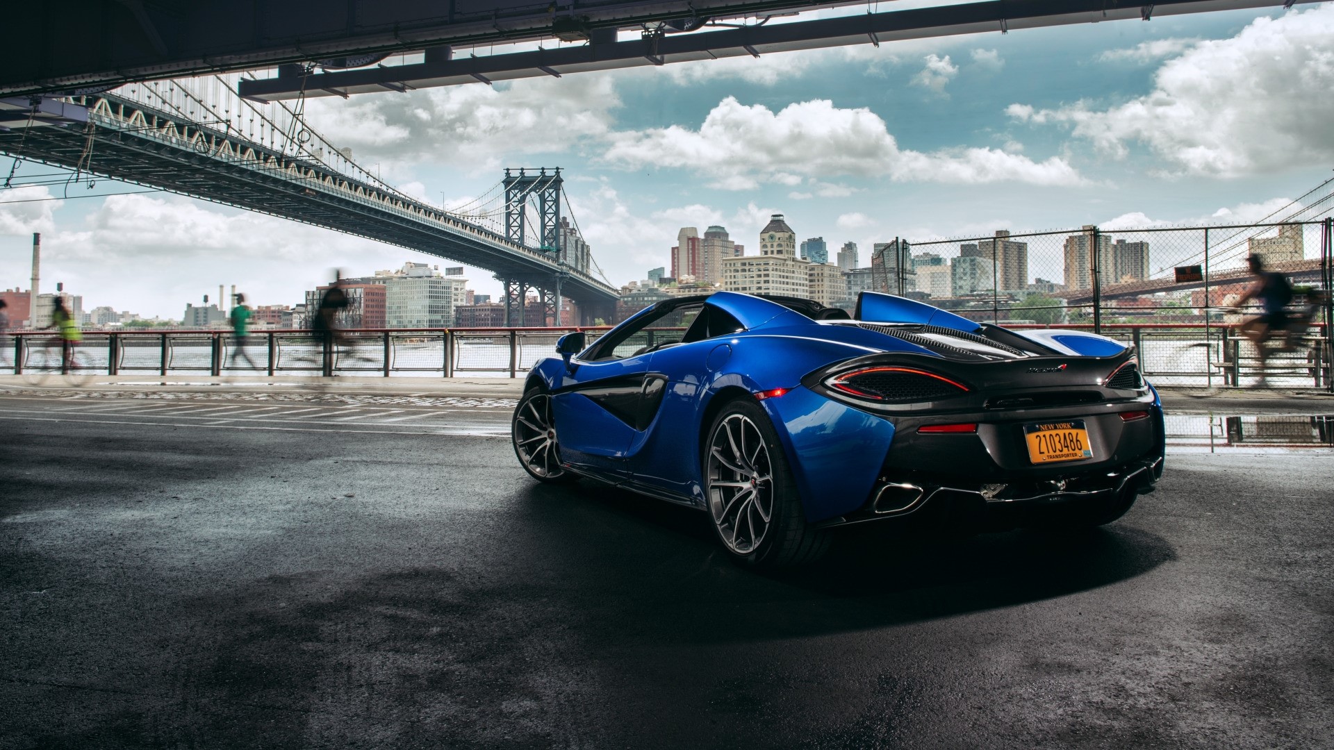 Blue McLaren 570S Spider near Brooklyn Bridge HD Wallpaper