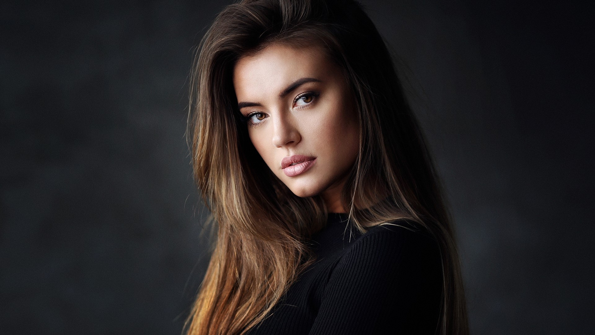 Beautiful woman with long brown hair HD Wallpaper