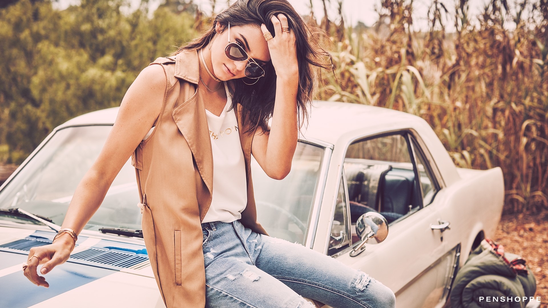 Kendall Jenner posing by a vintage car HD Wallpaper