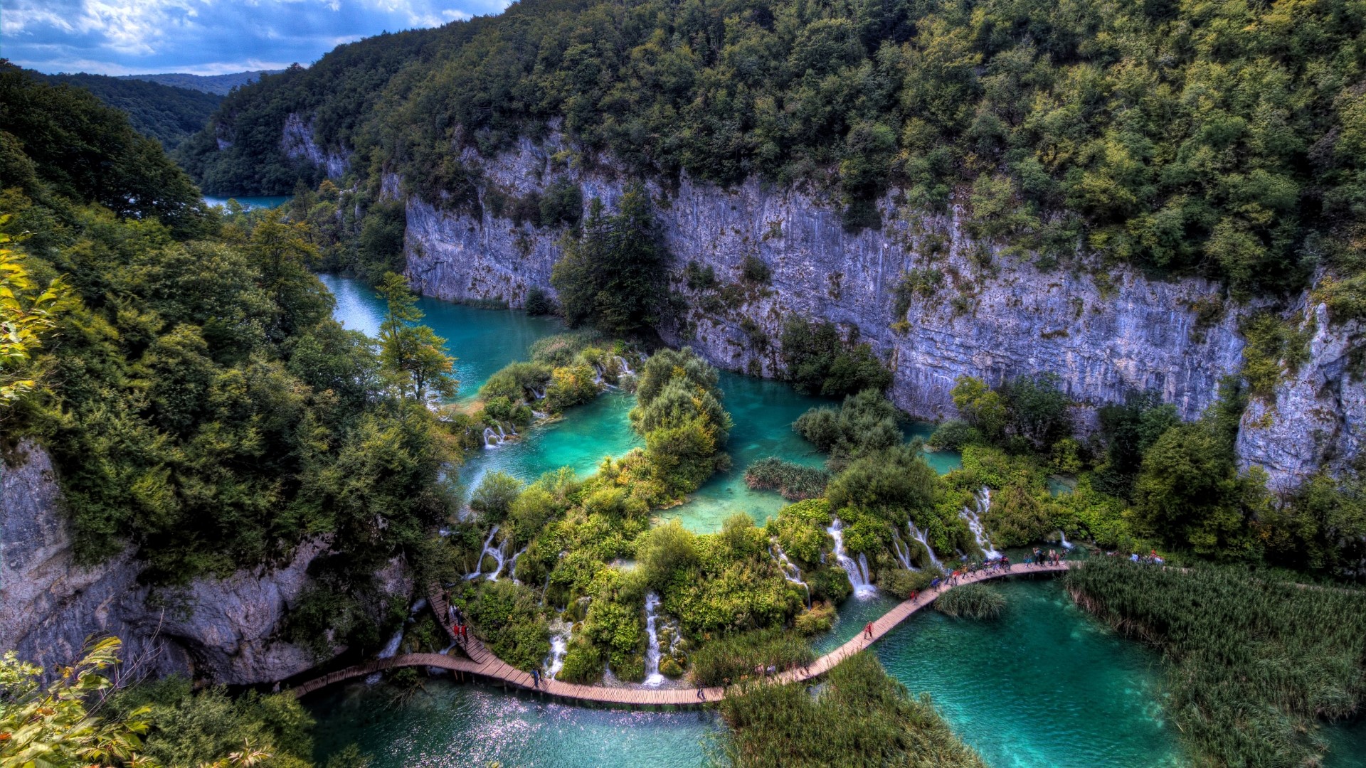 Plitvice Lakes National Park with wooden walkways HD Wallpaper
