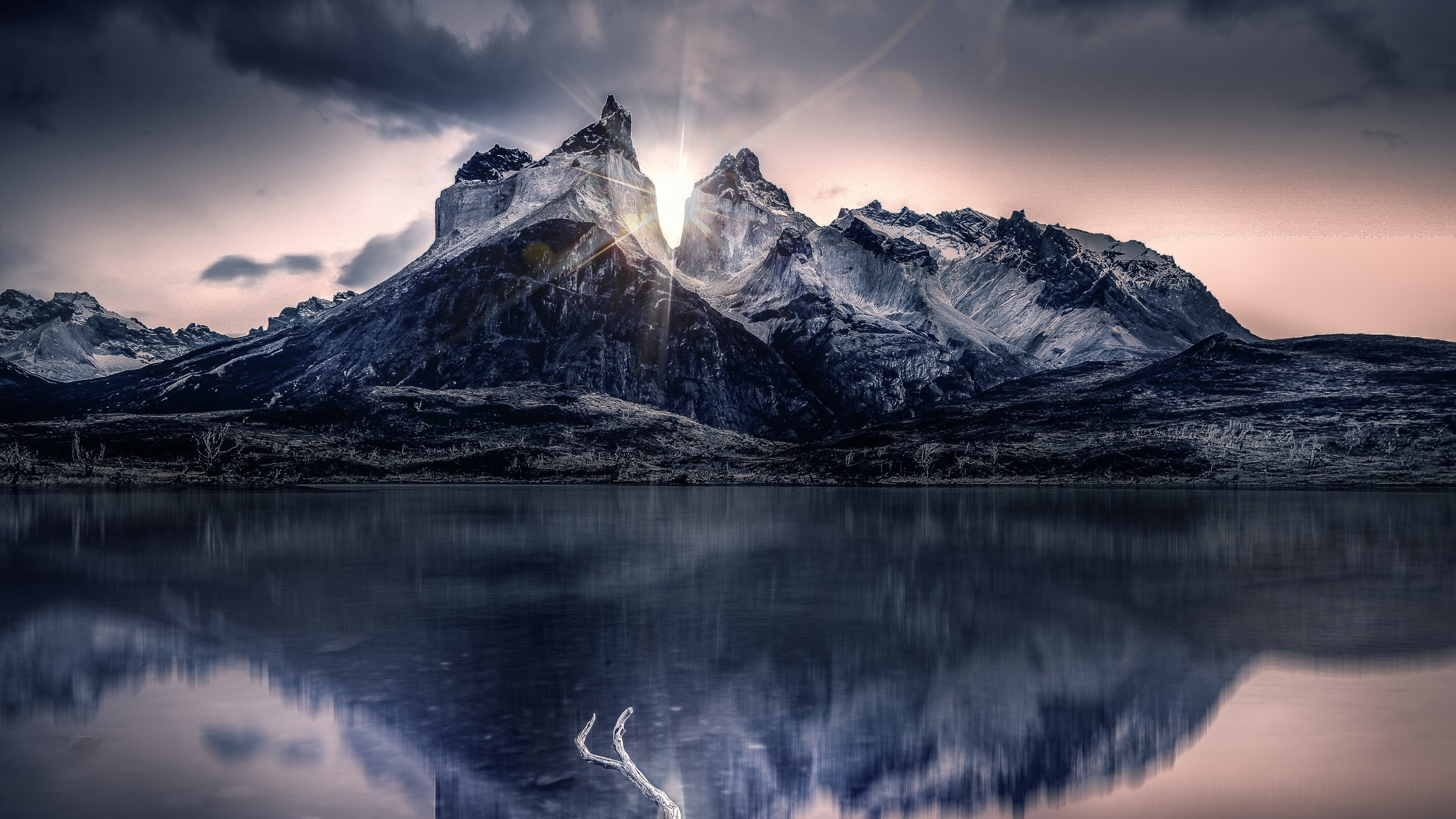 4K Mountains Reflecting in a Lake HD Wallpaper