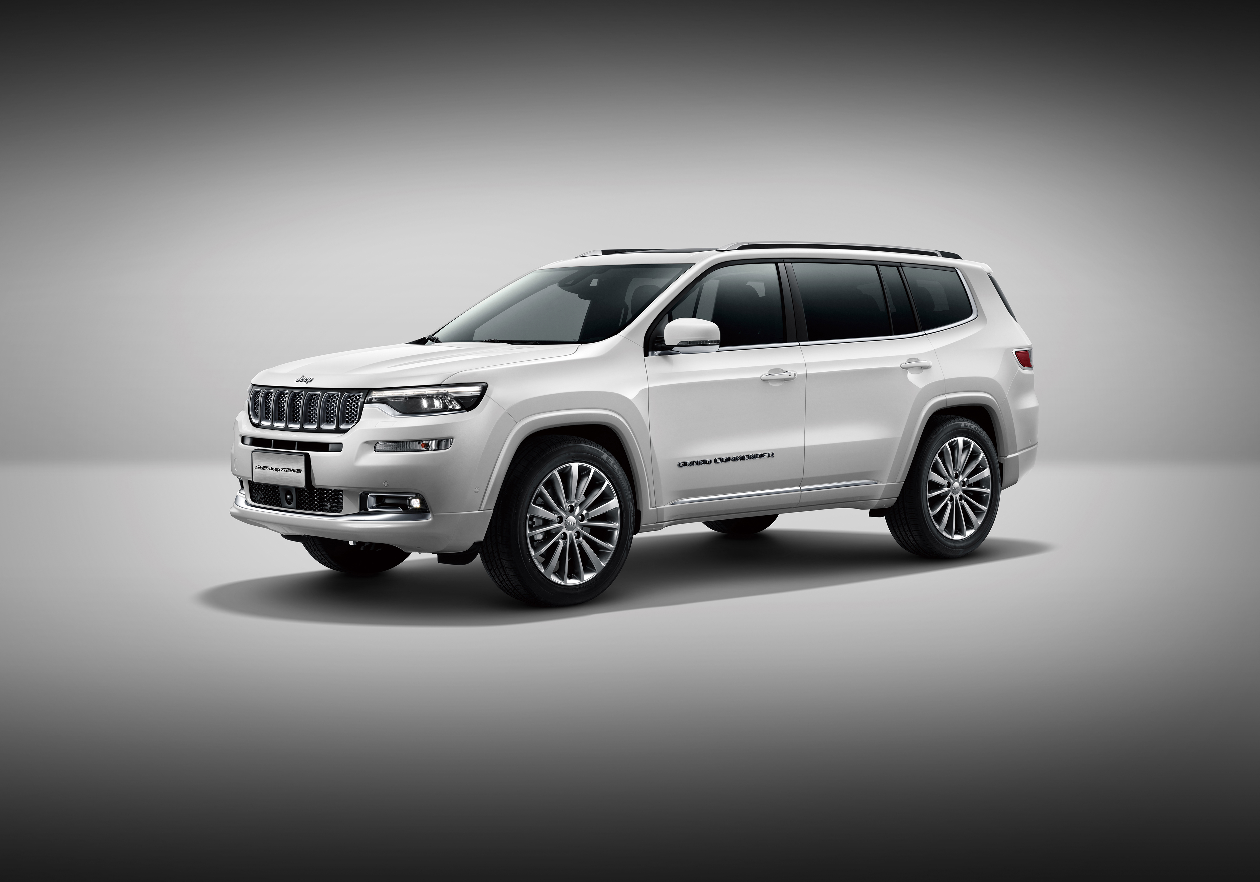White Jeep Grand Commander Summit 4K HD Wallpaper
