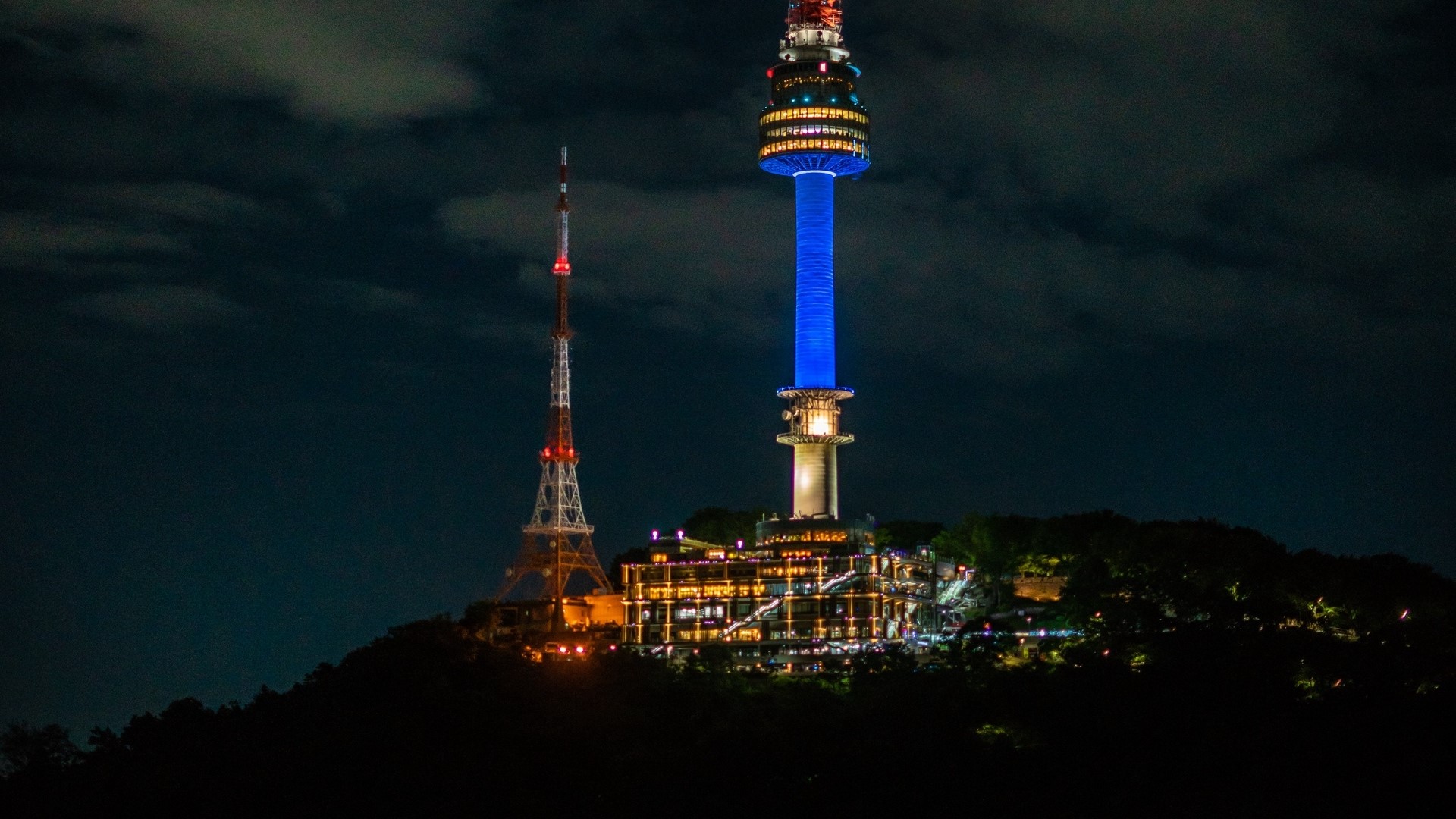 Namsan Tower at night HD Wallpaper