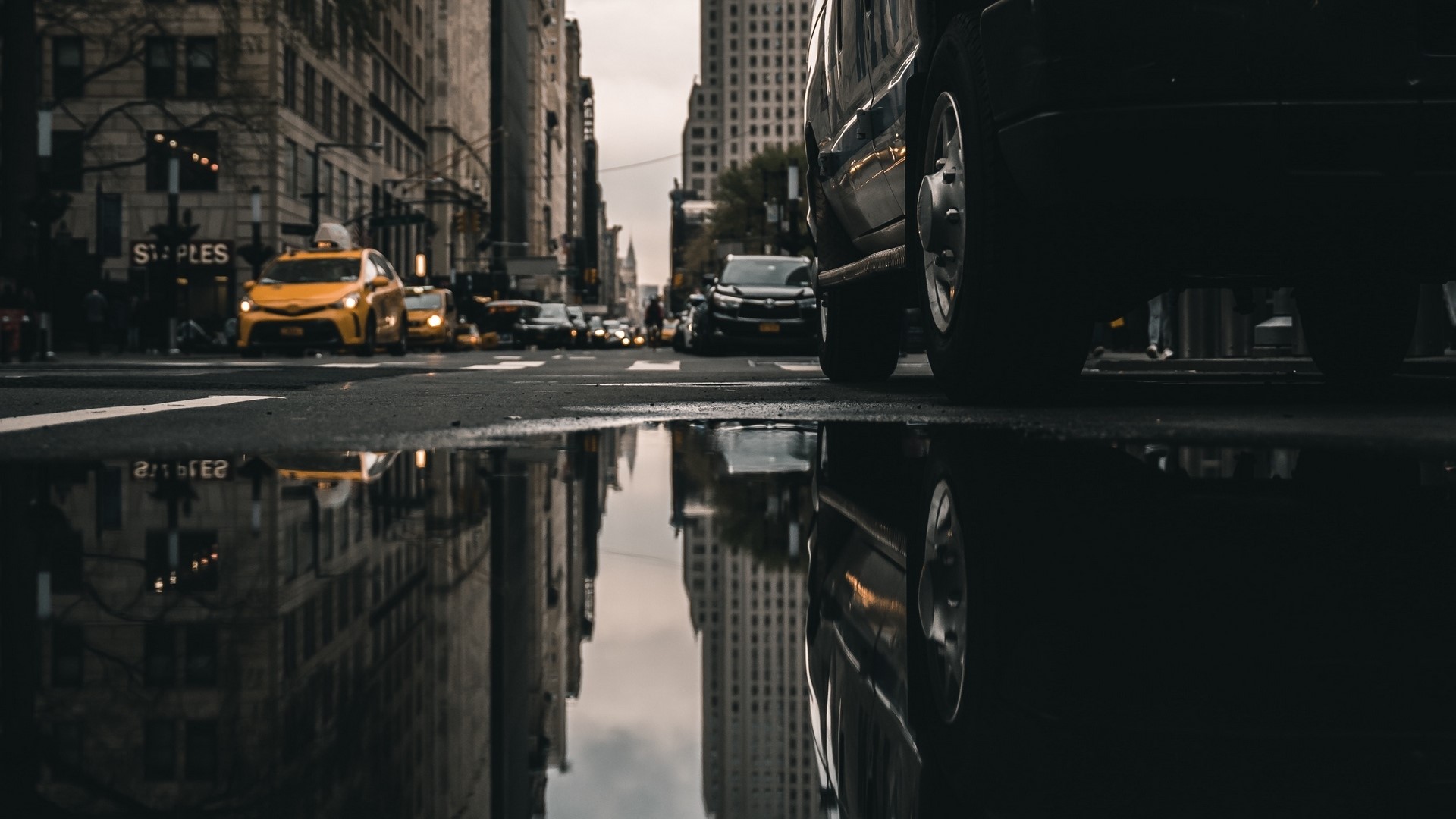 Yellow taxi cabs on a wet city street HD Wallpaper