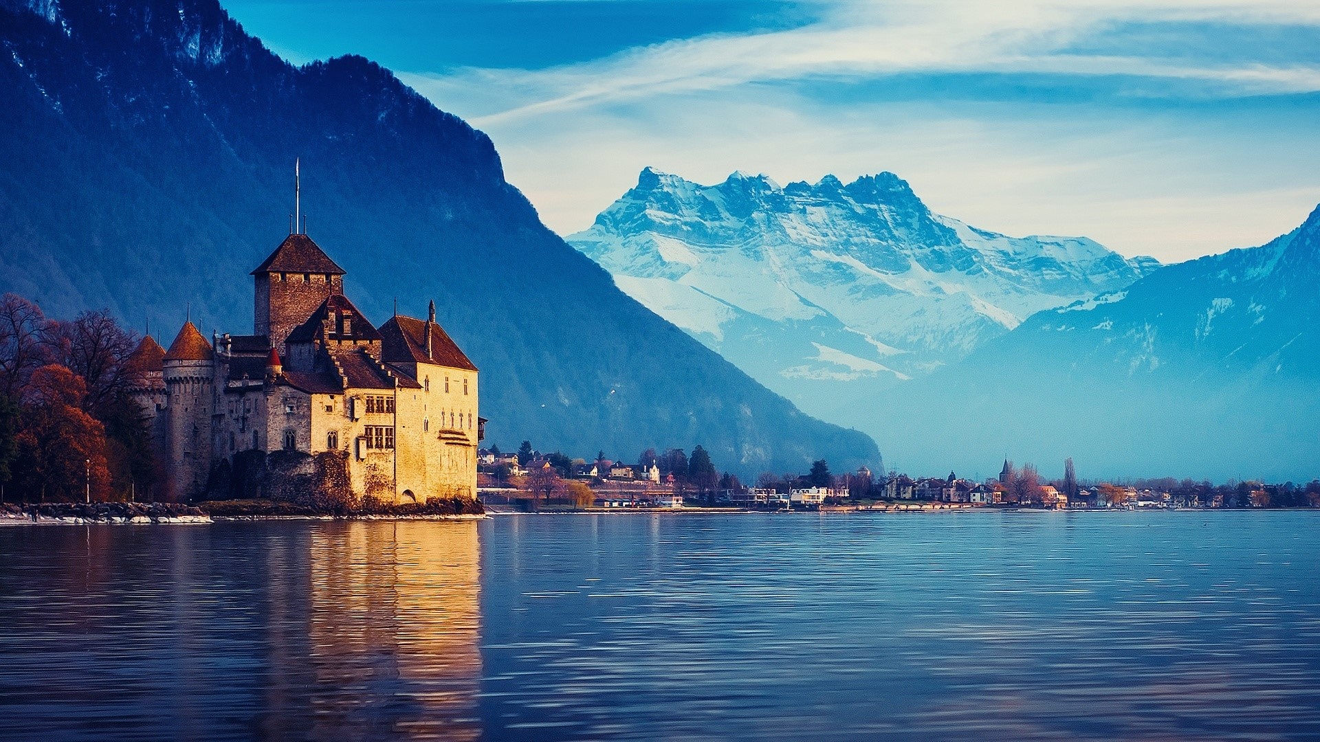 Chillon Castle on Lake Geneva with Alps HD Wallpaper