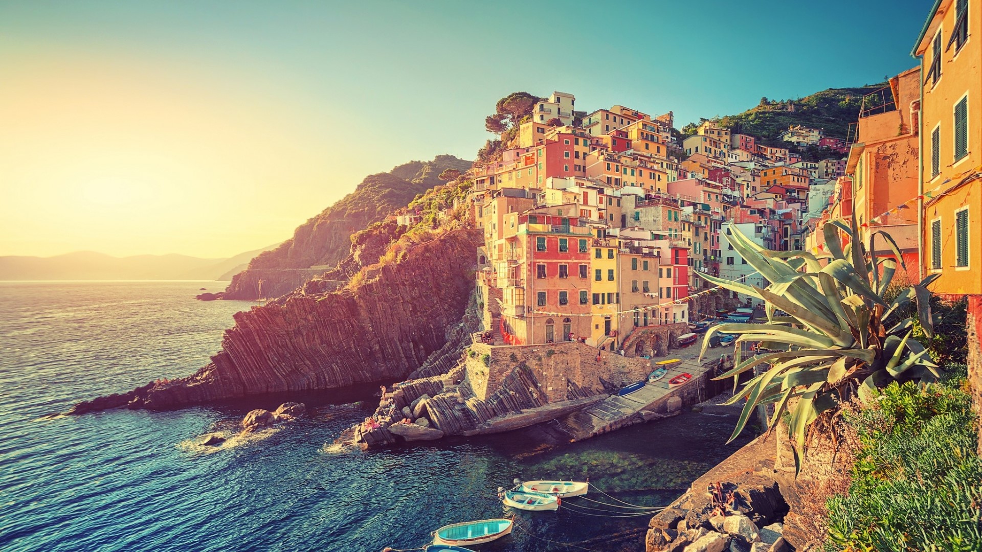 Riomaggiore, Italy coastal village at sunset HD Wallpaper