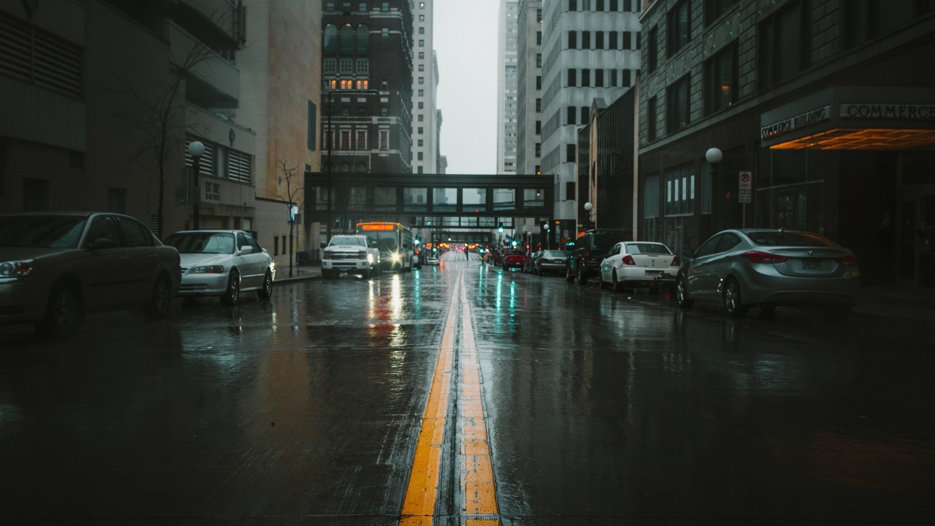 Street scene with cars on a rainy day HD Wallpaper