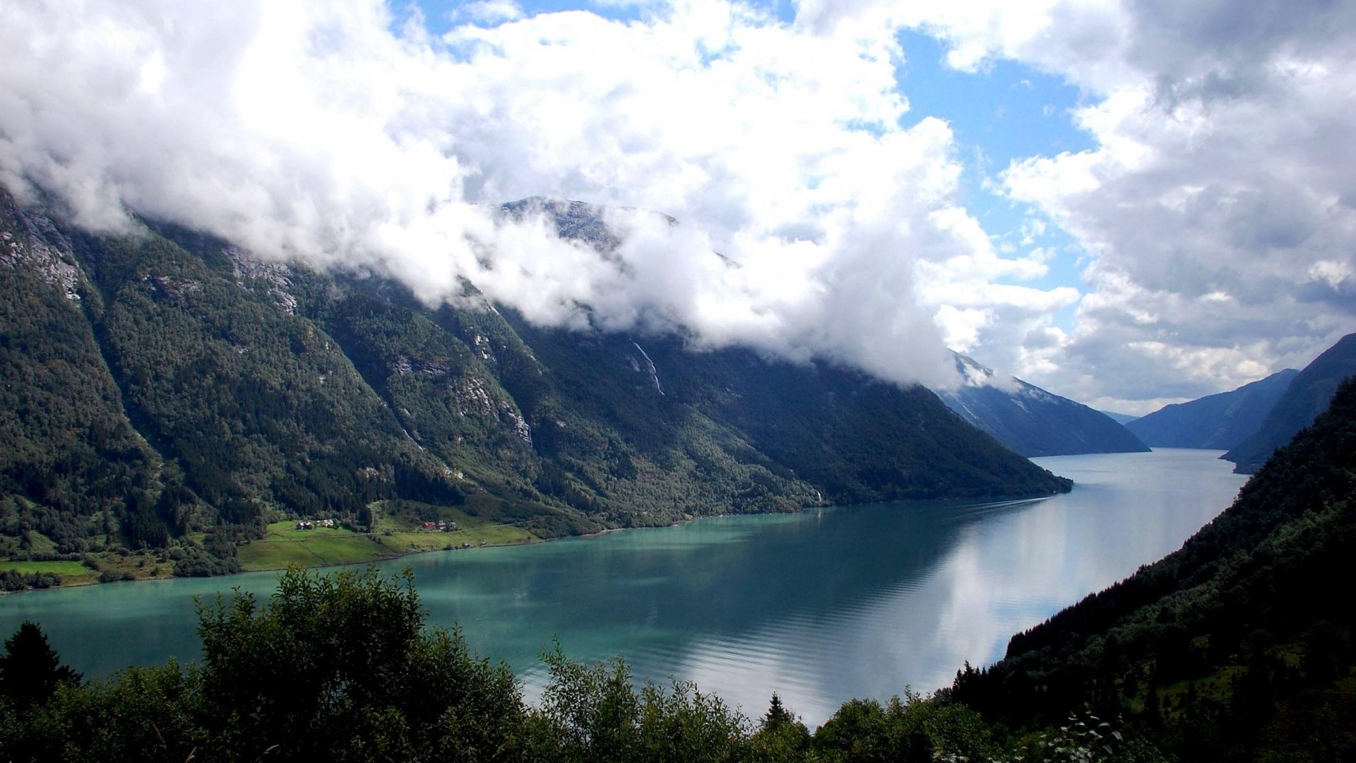 Foggy Mountains Overlooking a Turquoise Lake HD Wallpaper