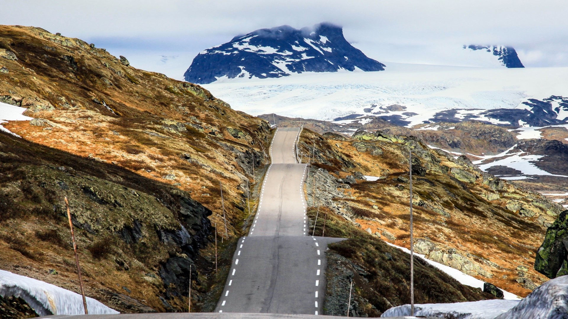 Mountain road in Norway with glacier HD Wallpaper