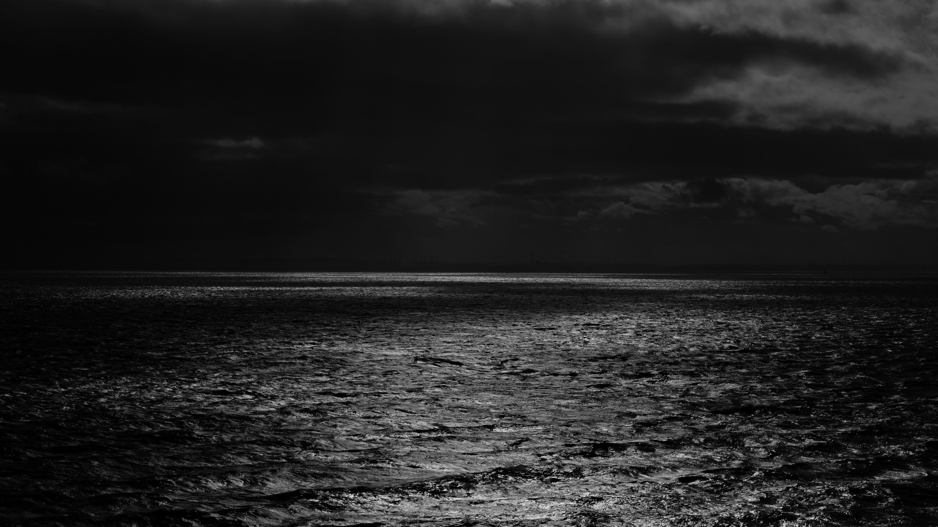 Dark Ocean Under Moonlight HD Wallpaper