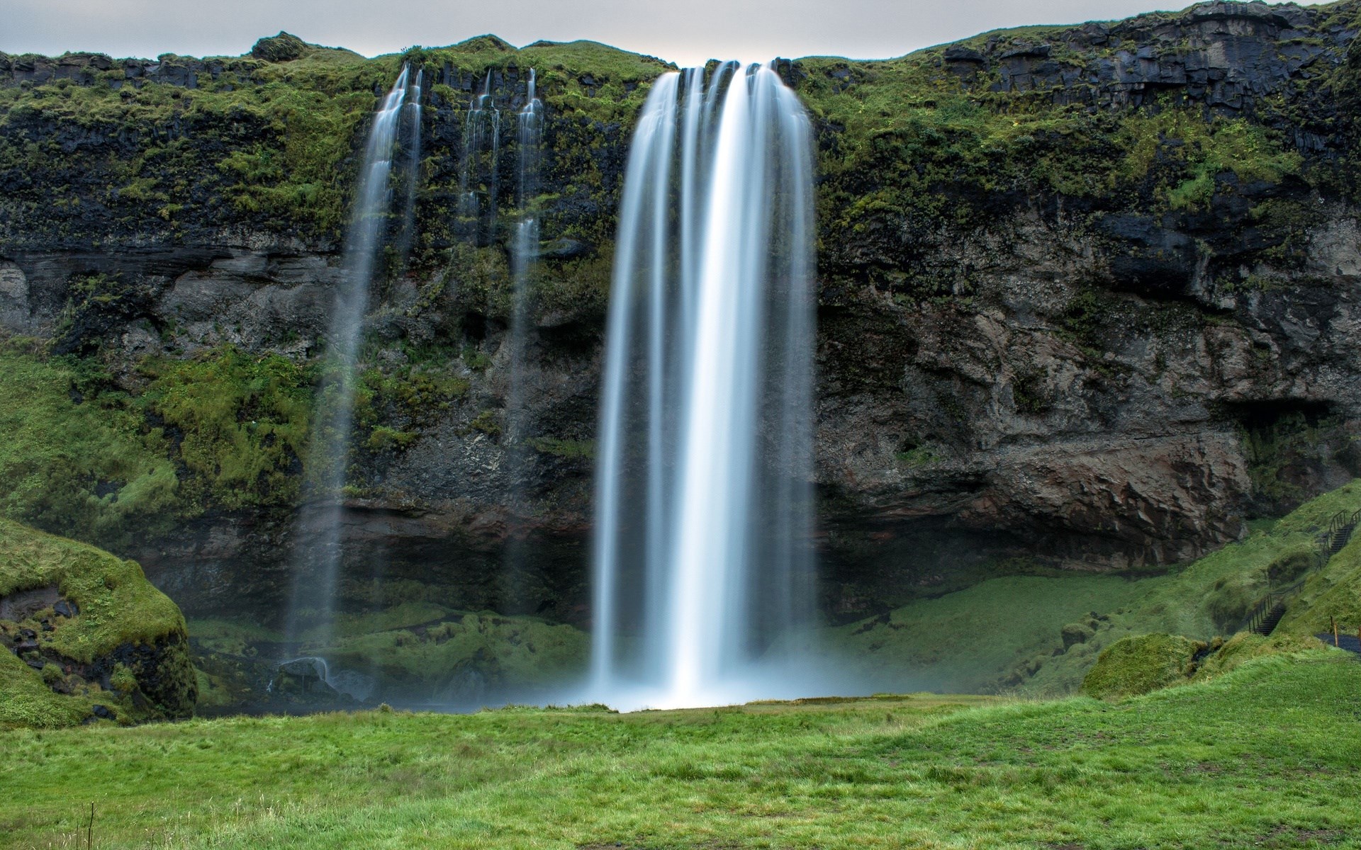 Seljalandsfoss waterfall in Iceland HD Wallpaper