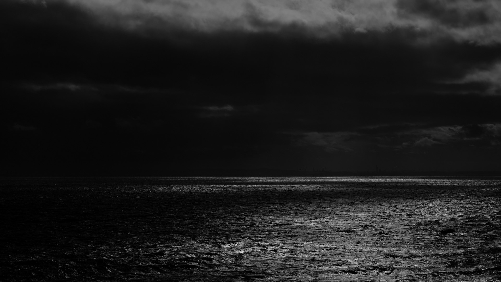 Dark Ocean Under Stormy Clouds HD Wallpaper