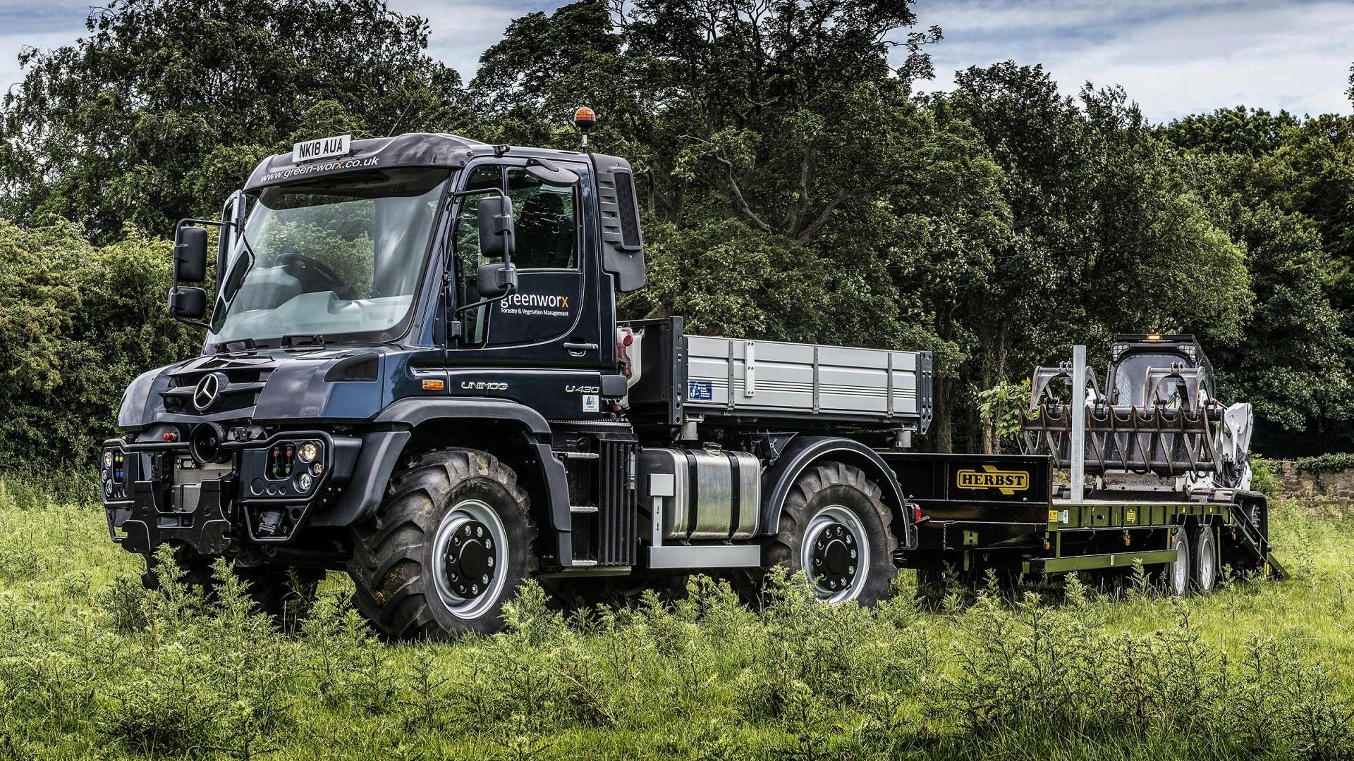Mercedes Benz Unimog U430 truck with trailer HD Wallpaper