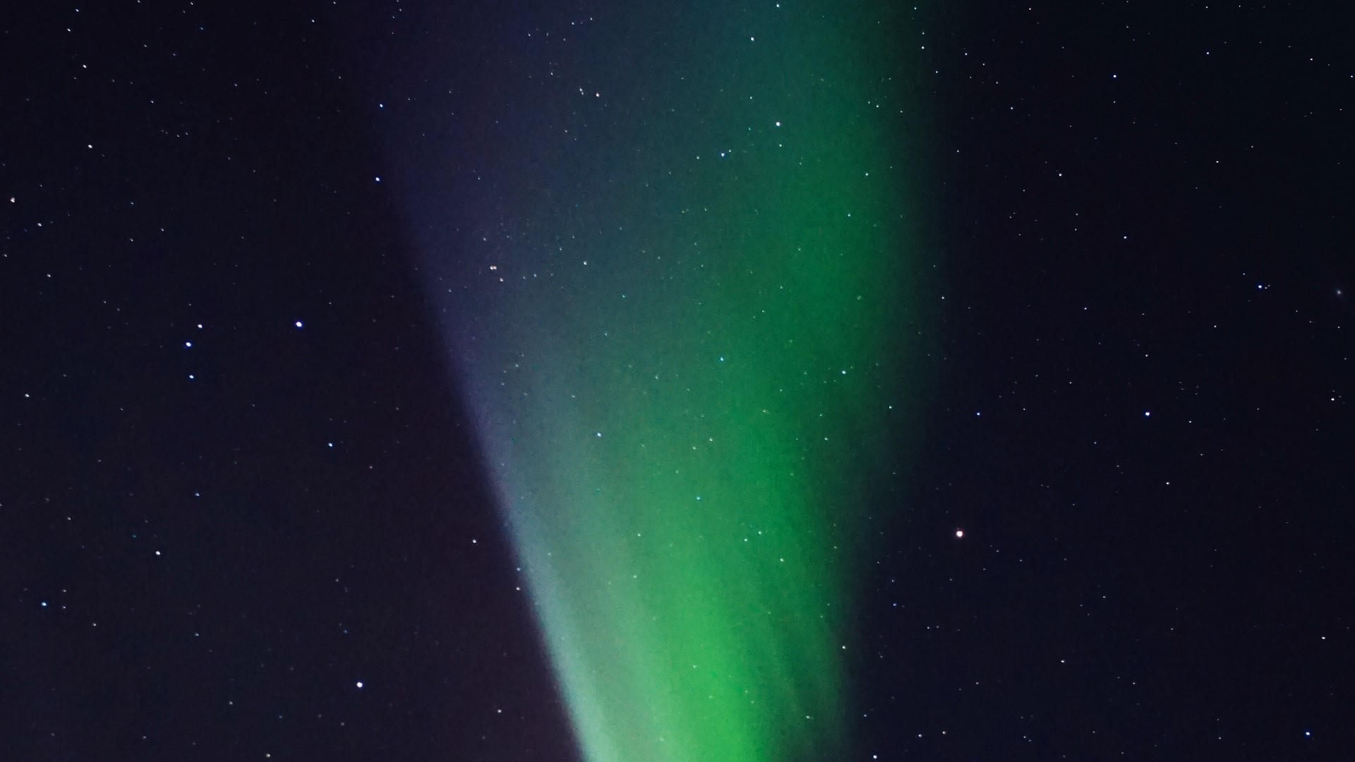 Aurora Borealis in a Starry Night Sky HD Wallpaper