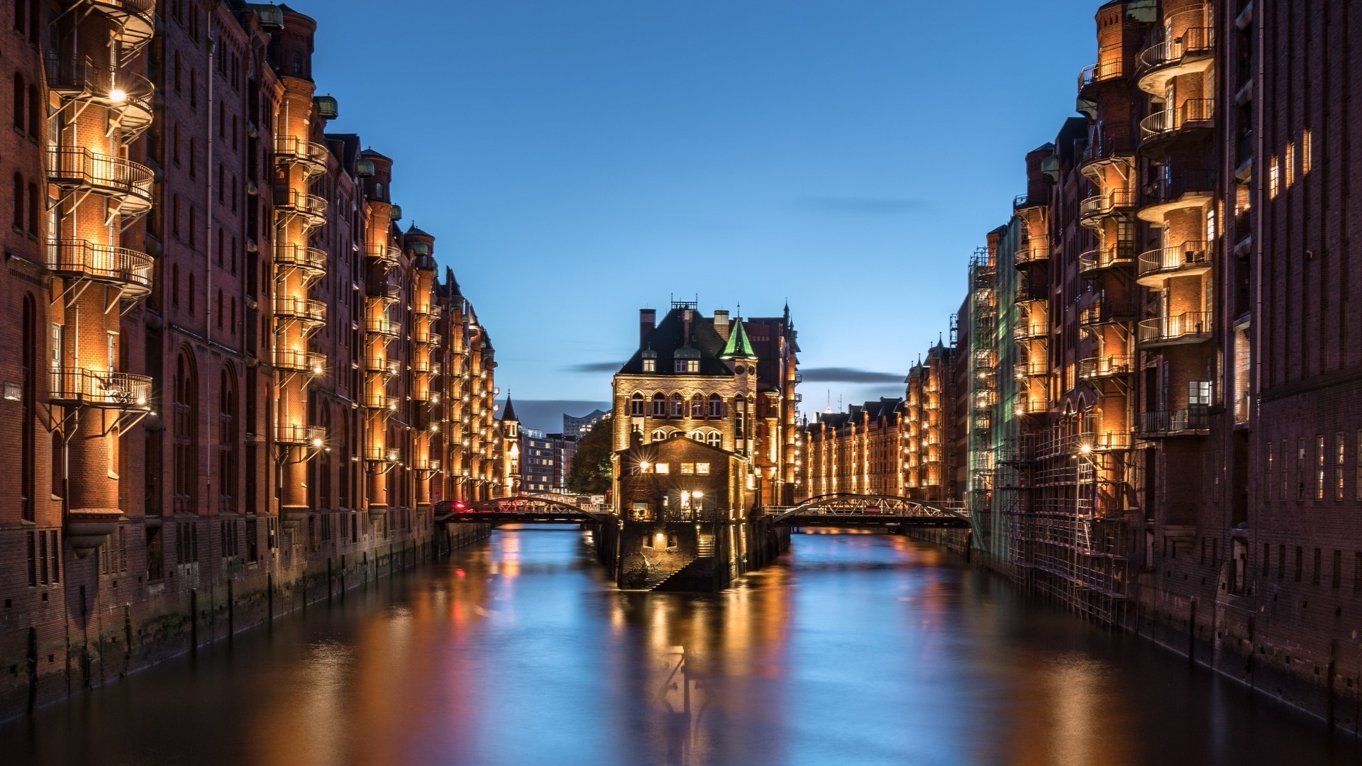 Speicherstadt Hamburg at dusk HD Wallpaper