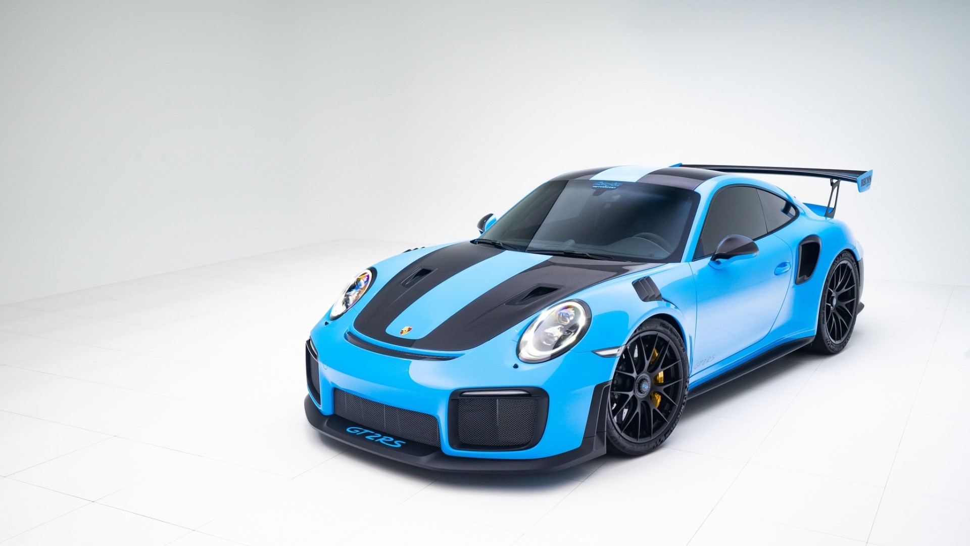Blue Porsche GT2 RS with black stripes HD Wallpaper