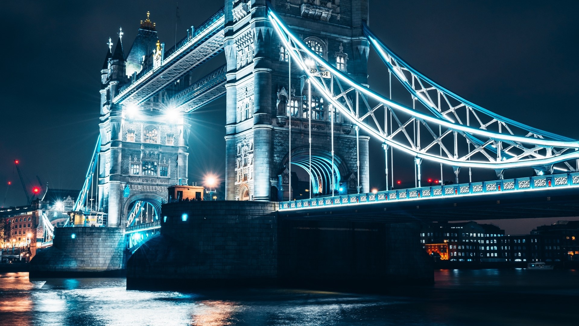 Tower Bridge illuminated at night HD Wallpaper