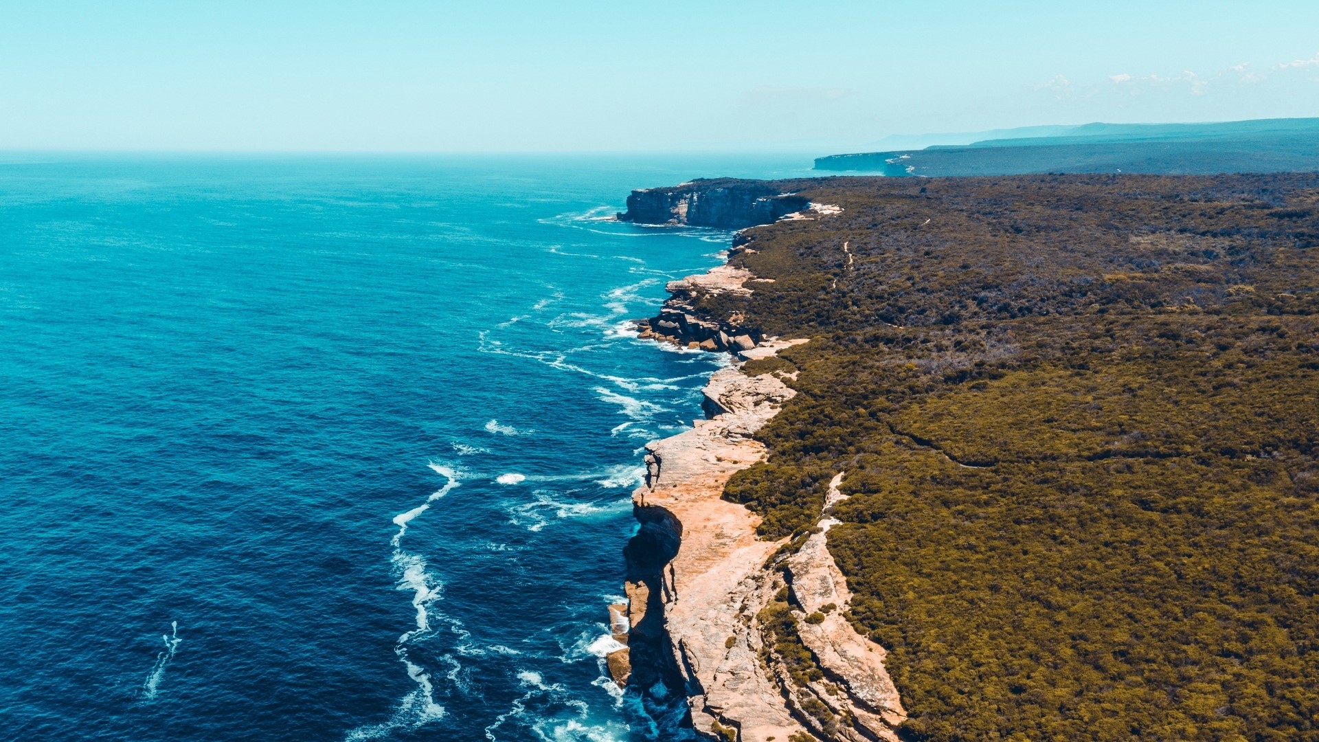 Coastline with ocean and cliffs HD Wallpaper