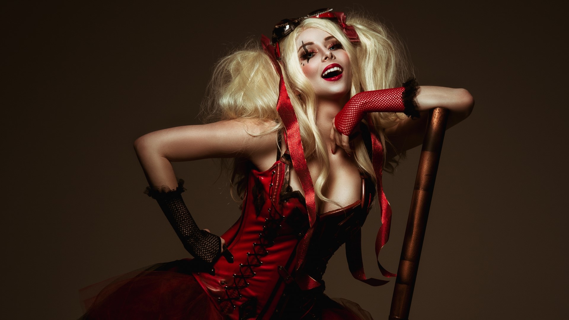 Harley Quinn Cosplay with Mallet HD Wallpaper
