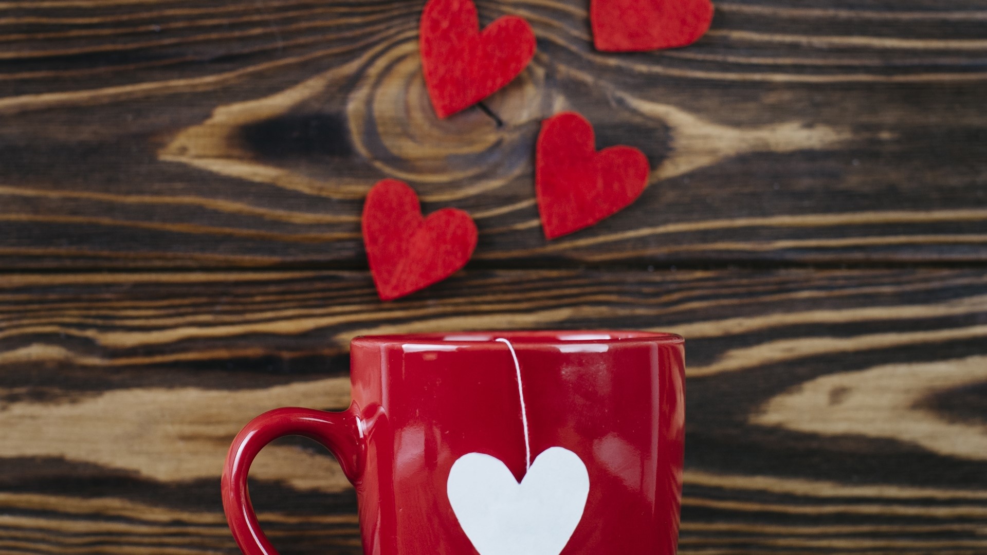 Red mug with hearts and tea bag HD Wallpaper