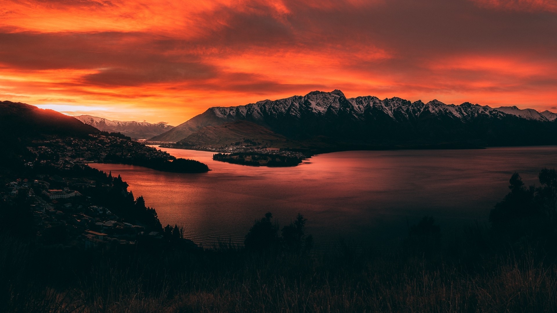 Sunset over Lake Wakatipu and The Remarkables, New Zealand HD Wallpaper