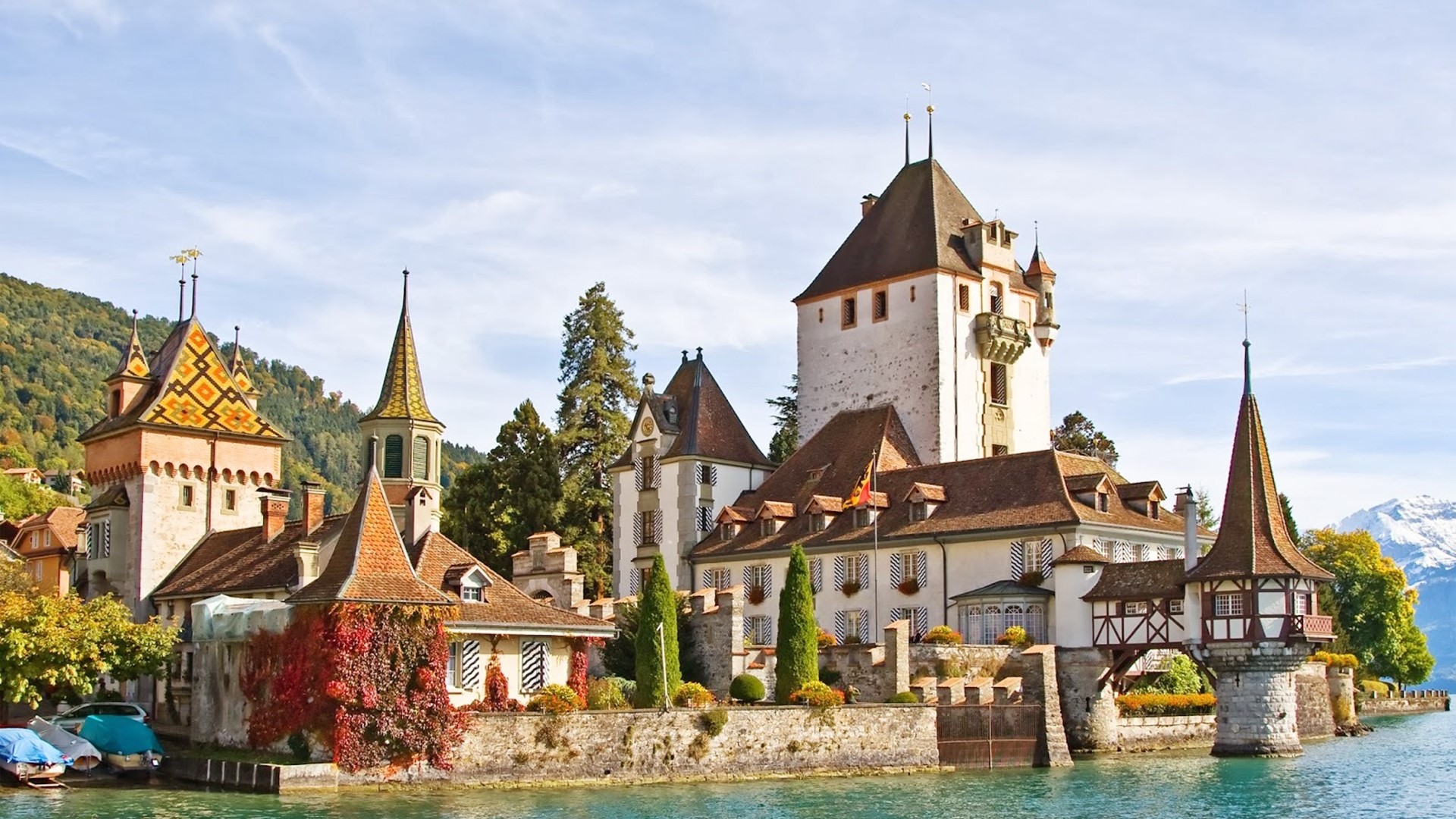 Oberhofen Castle on Lake Thun, Switzerland HD Wallpaper
