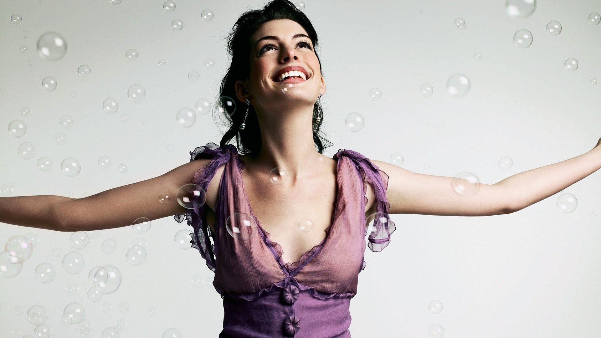 Anne Hathaway with bubbles HD Wallpaper