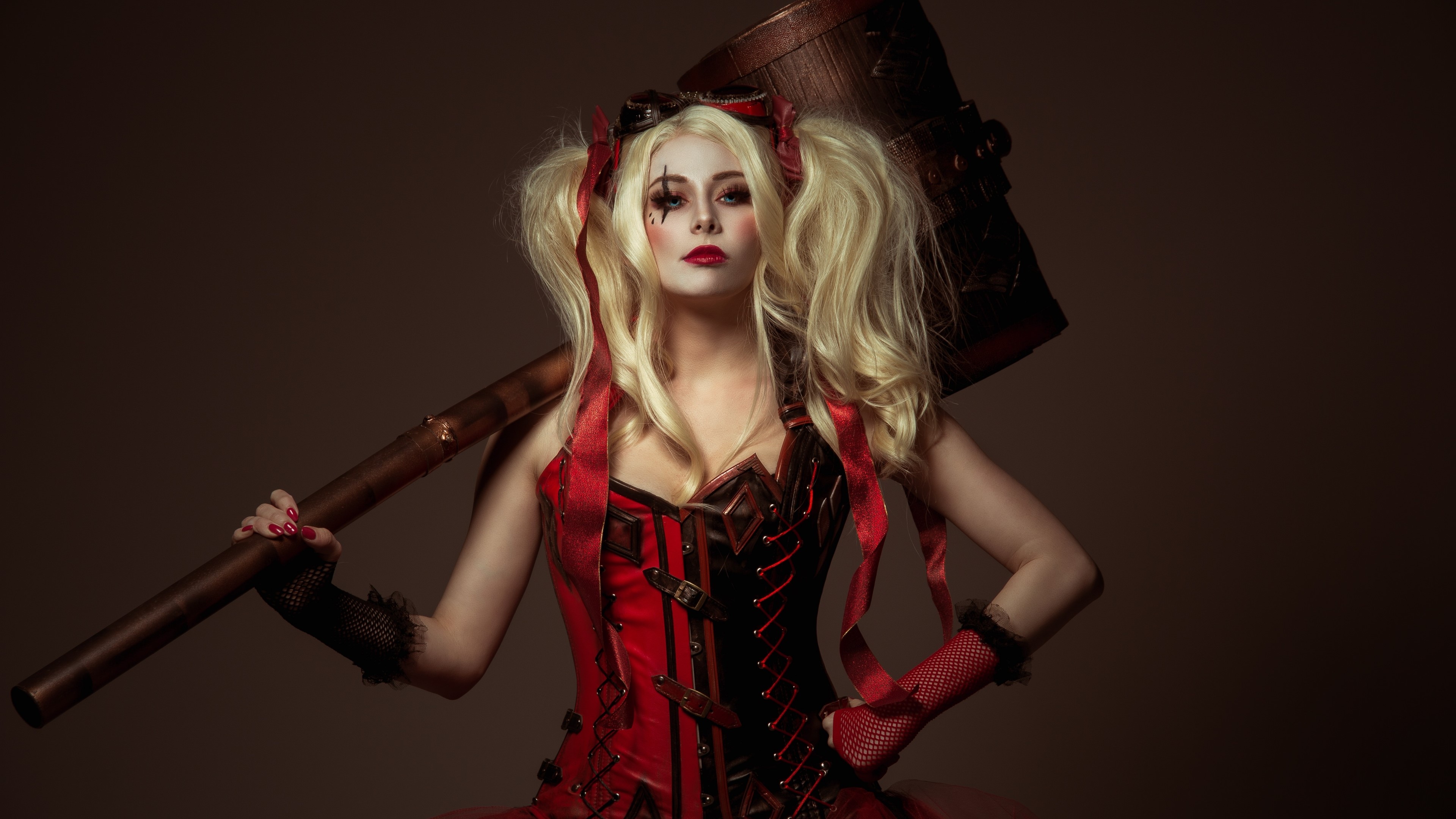 4K Harley Quinn Cosplay with Mallet HD Wallpaper