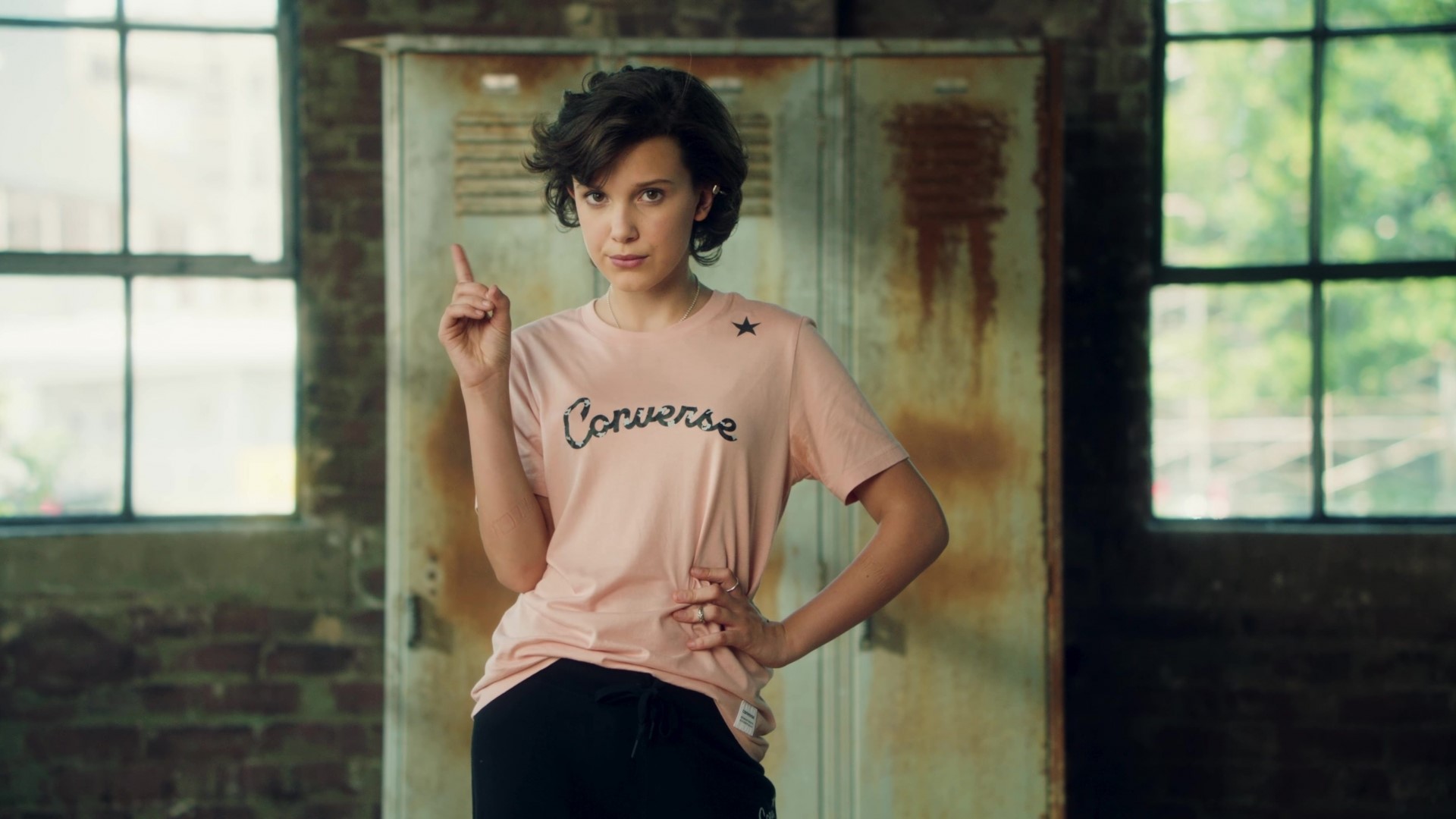 Millie Bobby Brown wearing Converse t-shirt HD Wallpaper