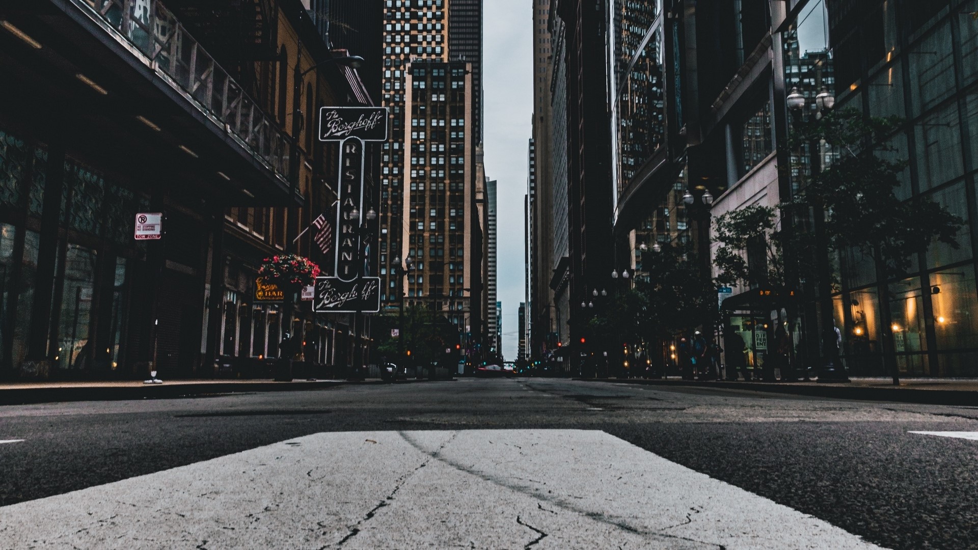 Street view in Chicago HD Wallpaper