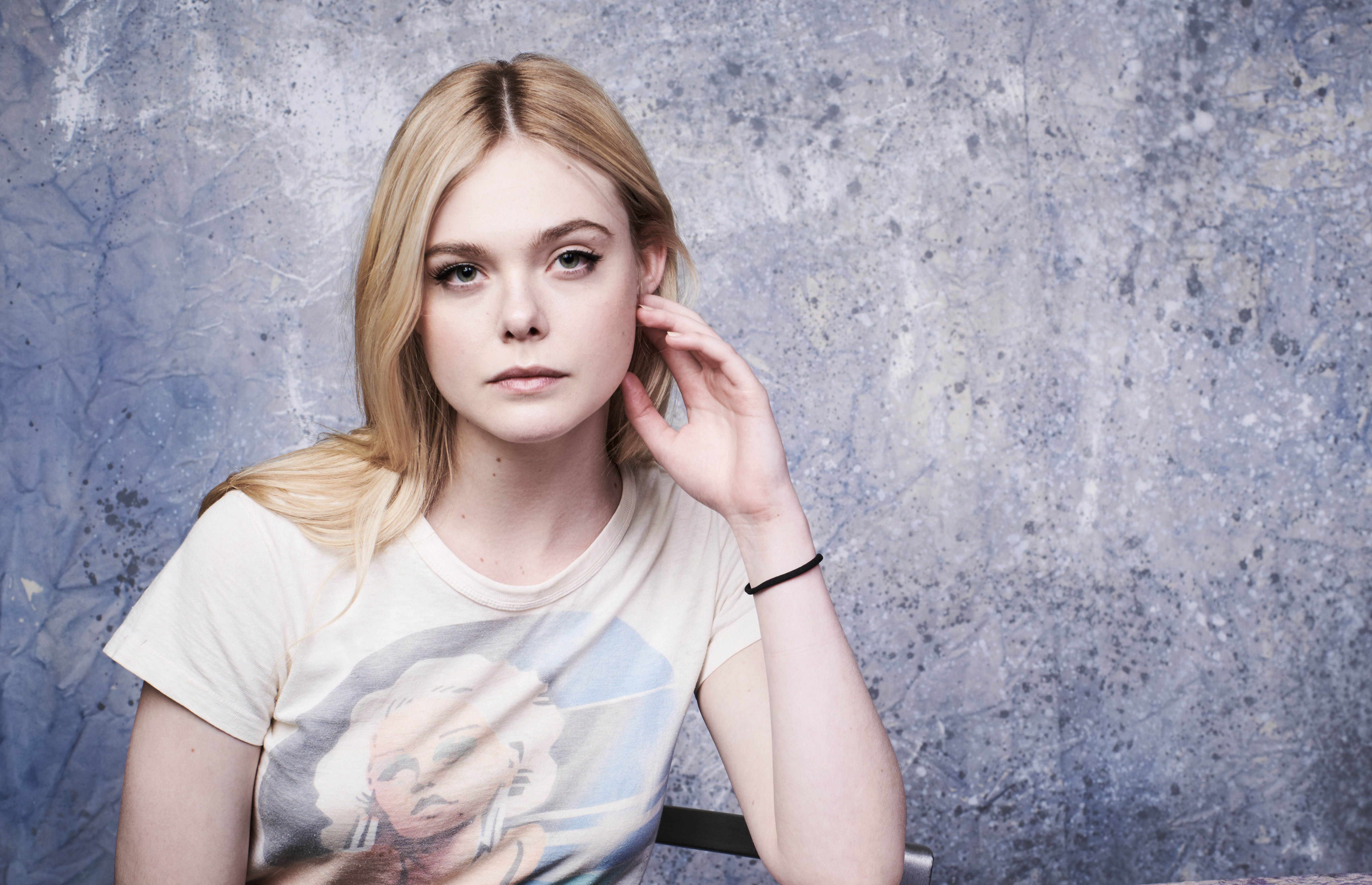 Elle Fanning HD Wallpaper